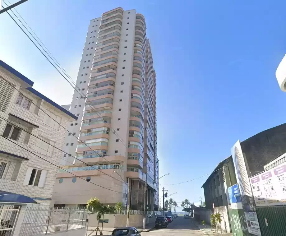 Prédio em Praia Grande pode cair a qualquer momento