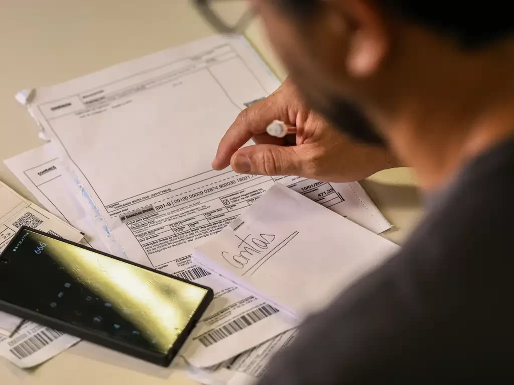 Salário Mínimo deve atingir R$ 1.502 em 2025, segundo previsão do governo