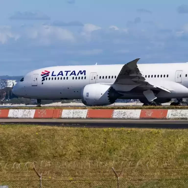 Pânico a bordo do Latam 787 Dreamliner: investigadores analisam caixa preta do avião