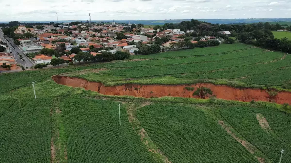 Cratera ameaça Lupércio no interior de São Paulo: prefeitura solicita vistoria urgente