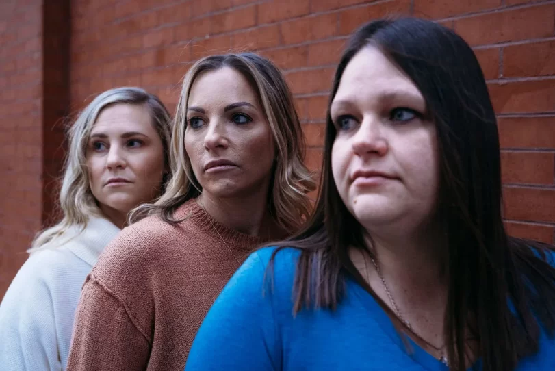 Mulher descobre 22 meio-irmãos e fica chocada com origem da concepção