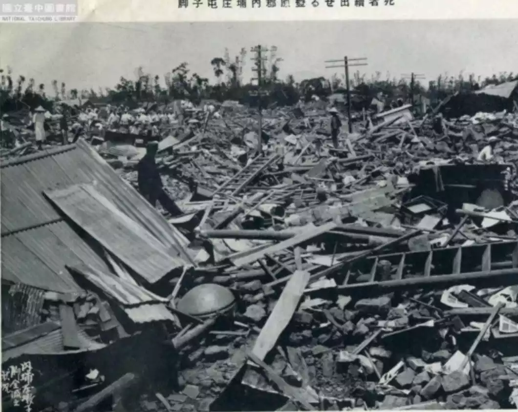 Terremoto de 1935: Quase todas as casas foram destruídas em aldeia de Neipu, Dunzaijiao. Fonte: Vocus China 1935